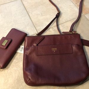 NWT Fossil Crossbody w/wallet Burgundy/Wine Color